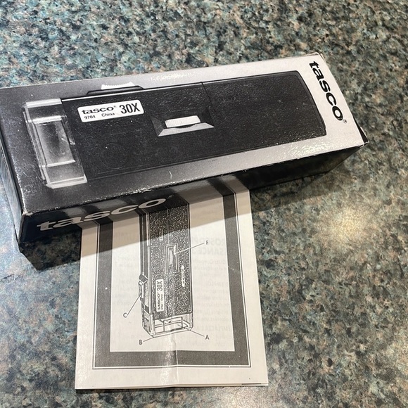 Vintage Tasco 30x Illuminated Pocket Microscope New in Box and sleeve 9704R - Picture 1 of 8